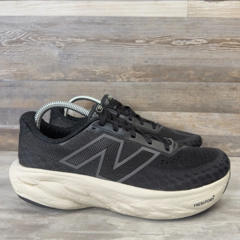 New Balance Fresh Foam 1080v13 Women's Size 9 Black White Running Shoes Sneakers